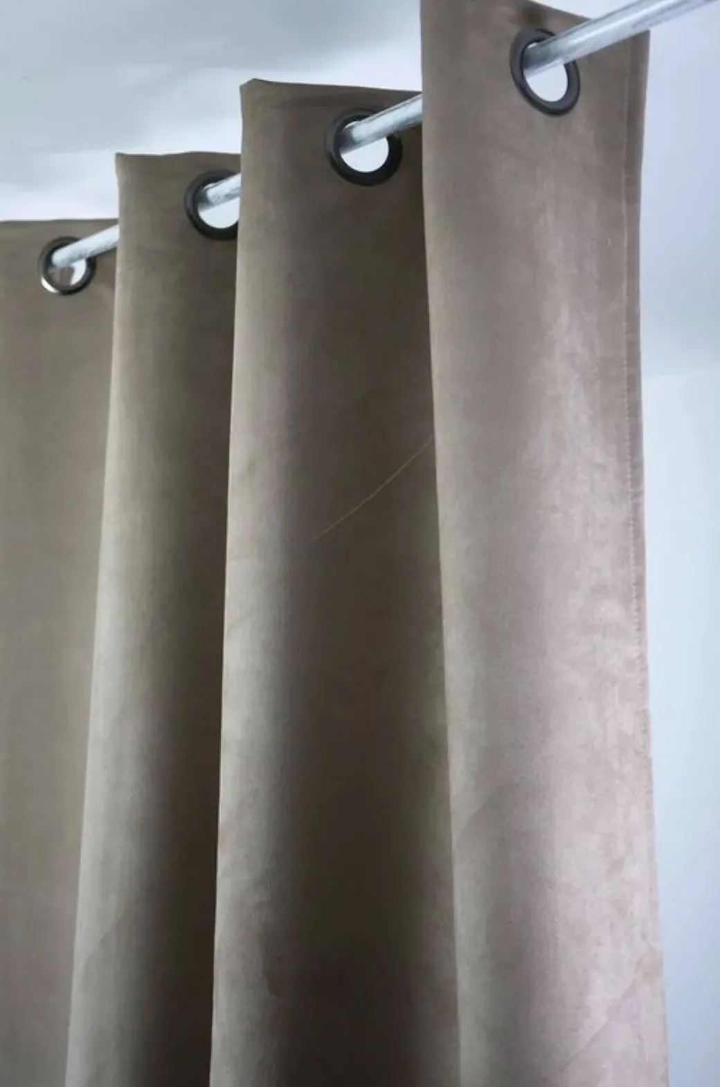 Brico Gordijnen-Gordijn Sweet Verduisterend Taupe 145X260Cm