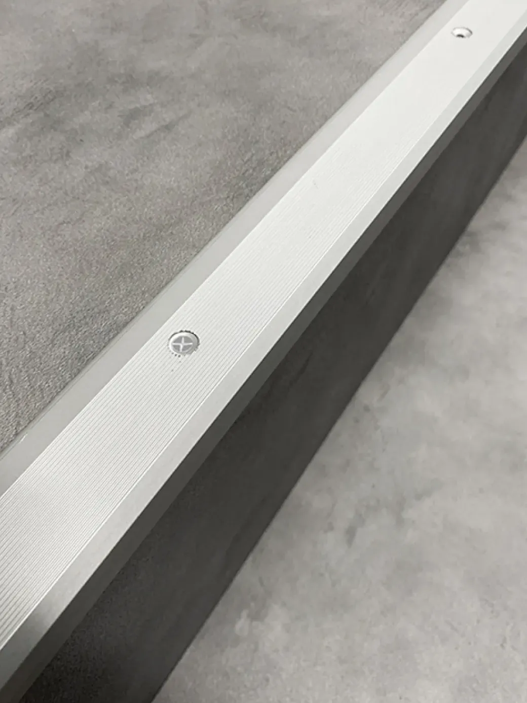 Brico Profielen-3M Gestreepte Trapneus 36Mmx18Mm/170Cm